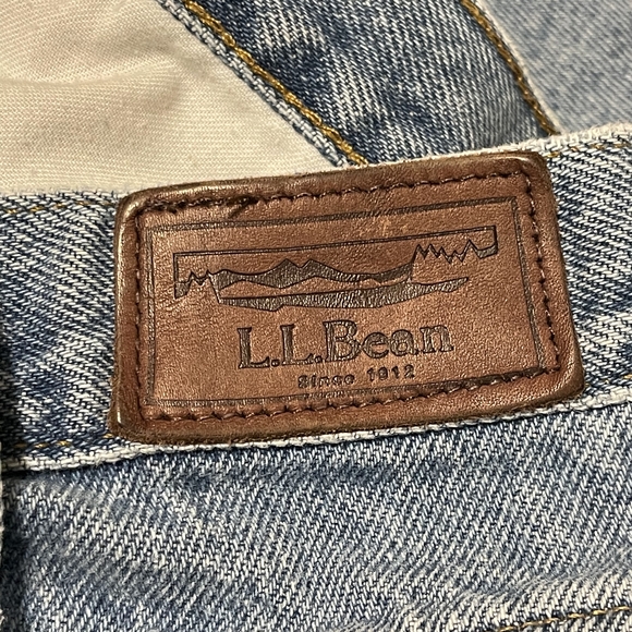 L.L. Bean Men's Relaxed Jeans - Blue Light Wash - Picture 10 of 12